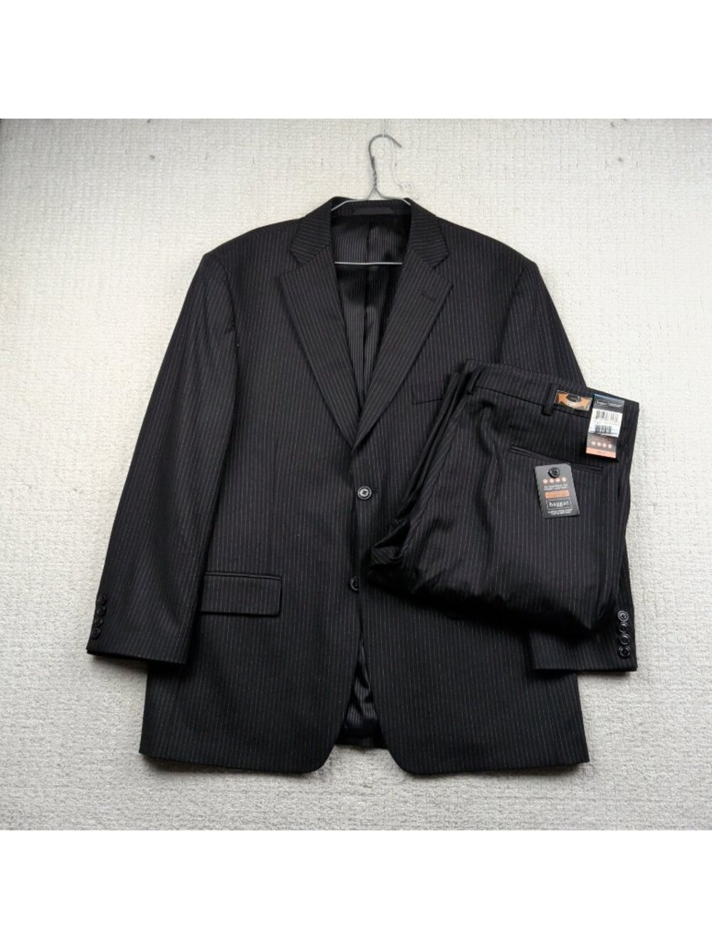 Haggar 2 pieces Suit Sports Coat 42R. Pants 36 Chalk Pinstrip *NWT* Preppy